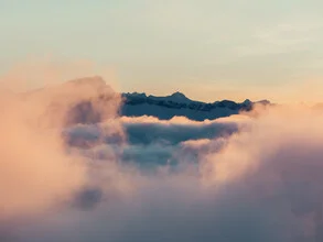 Fotokunst von Alexander Fuchs: sanfter Sonnenuntergang über den Wolken im Allgäu