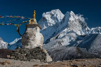 Stupa vor dem Ama Dablam - fotokunst von Michael Wagener