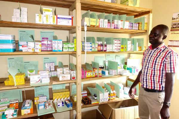 Capacitación para empleados de farmacia en Uganda